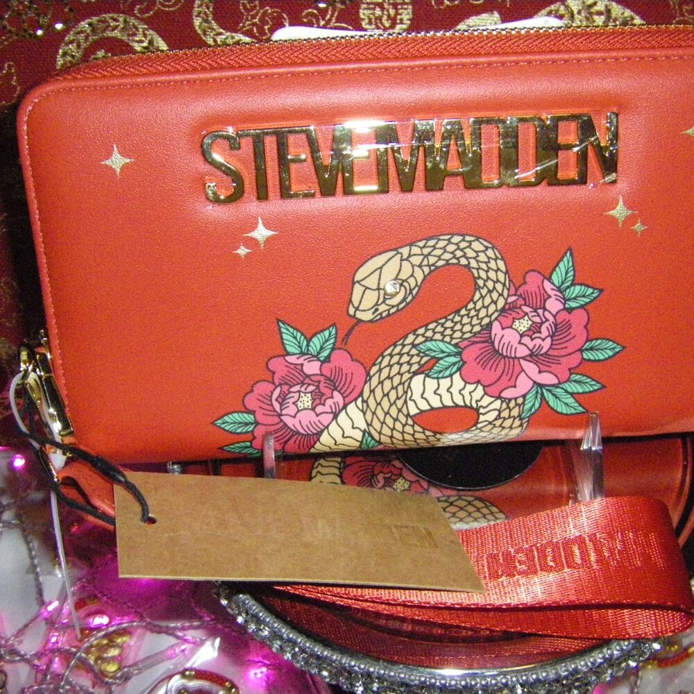 Steve Madden B Zip Large Red Wristlet Lunar New Year Of The Snake NWT - Picture 6 of 12
